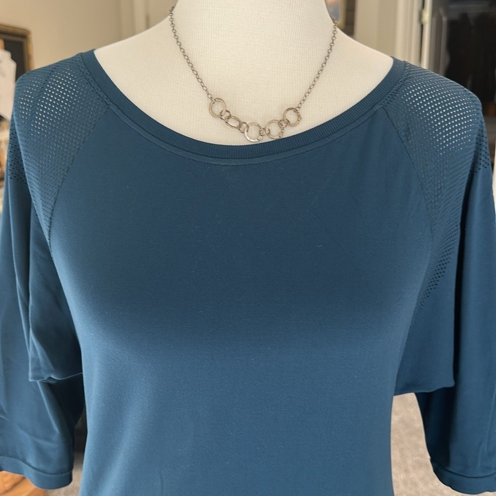 Sweaty Betty Style SB2508A Dharana Yoga Tee Mesh, 3/4 Sleeves, Small, EUC - Picture 3 of 6